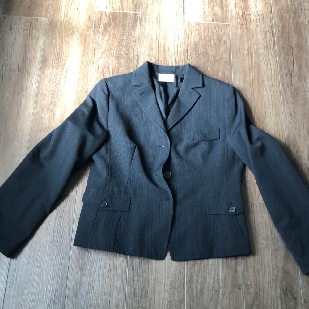 Akris Punto wool suit. - Picture 3 of 14
